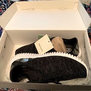 Daisy Fuentes Jasmine Sneakers.